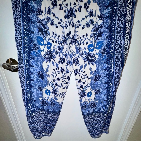 Anthropologie Linen Blend Blue/White Floral Capris - Picture 10 of 10